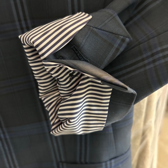 Banana Republic washable wool suiting - Picture 7 of 9